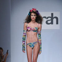 Milan Fashion Week Womenswear Spring Summer 2012 - Parah - Catwalk
